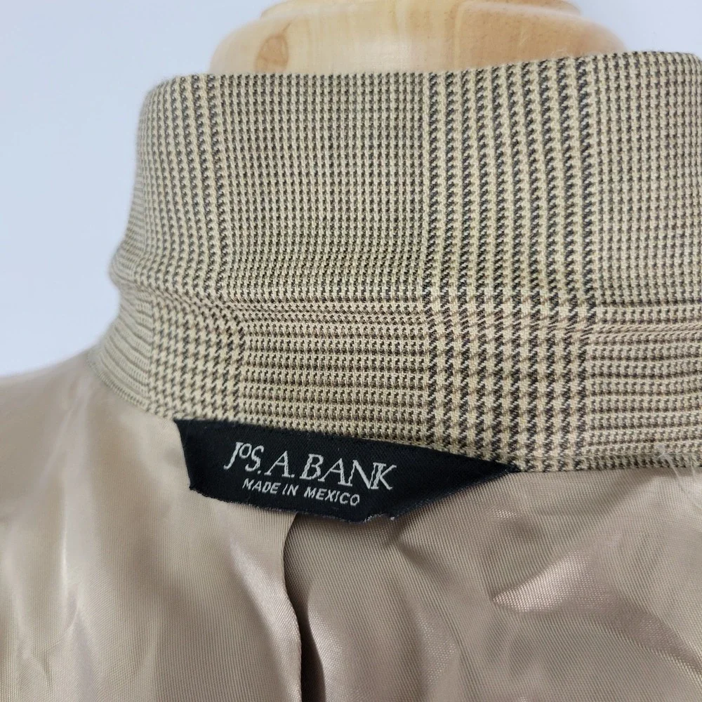 JOS A‎ BANK Men's Sport Coat Blazer Two Button Beige Plaid Wool Size 42L
